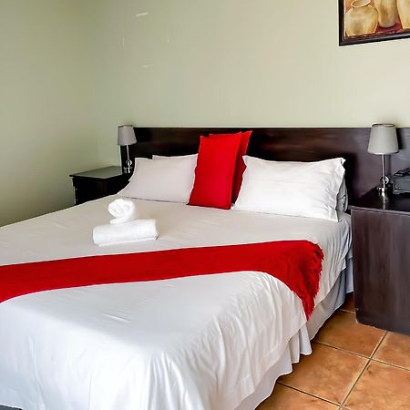 Oasis Of Life Guest House Witbank Exteriér fotografie