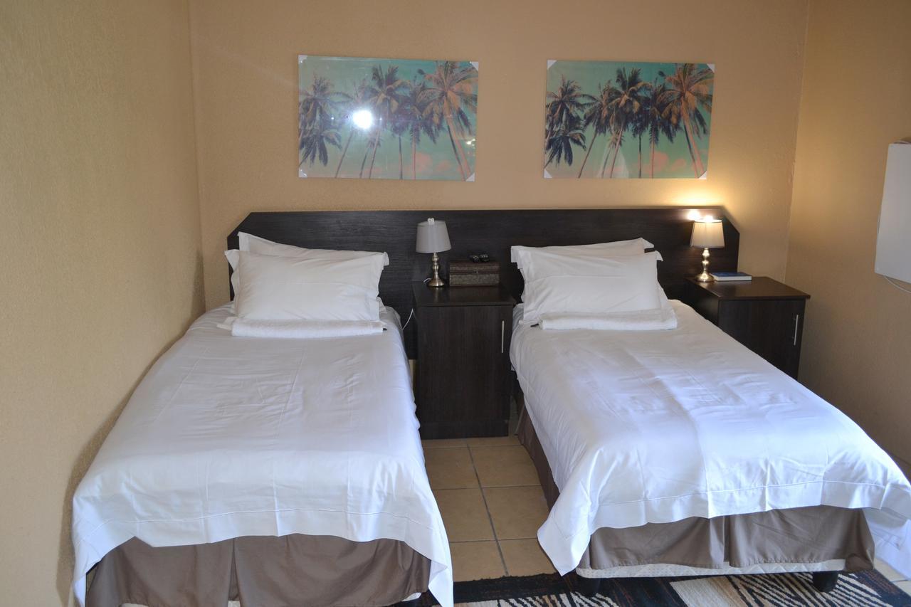 Oasis Of Life Guest House Witbank Exteriér fotografie