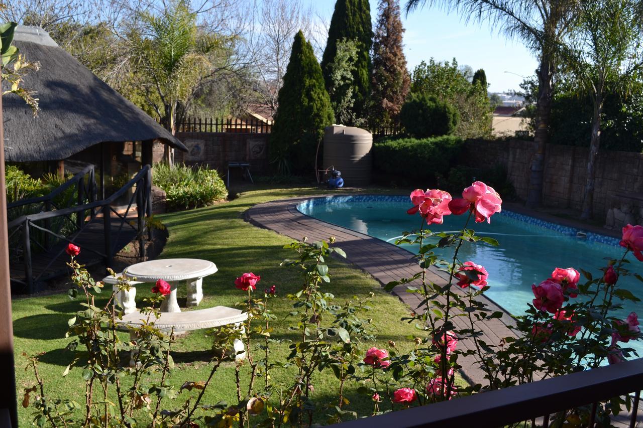 Oasis Of Life Guest House Witbank Exteriér fotografie